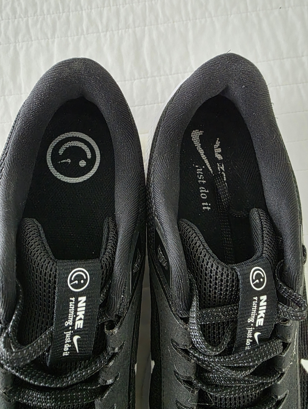 Nike Pegasus 40 Men's Size 11.5 Black and White Running Sneakers - Picture 14 of 16